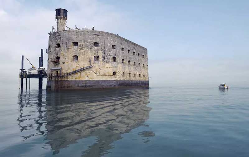 Форт Боярд. Спокойная вода.